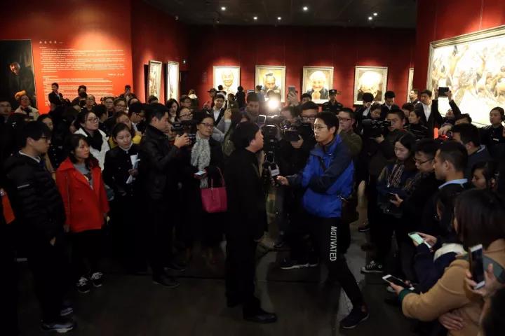 微信图片_20171214102401 【国家公祭日】李自健美术馆《南京大屠杀》巨画前公祭遇难同胞，作者李自健现场讲述《南京大屠杀》背后的故事
