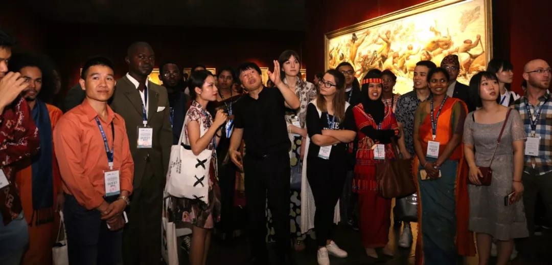 微信图片_20180524094704 2018长沙媒体艺术节暨“一带一路”青年创意与遗产论坛长沙开幕，50余国青年代表首站齐聚李自健美术馆，文明·友谊的纽带在这里展开