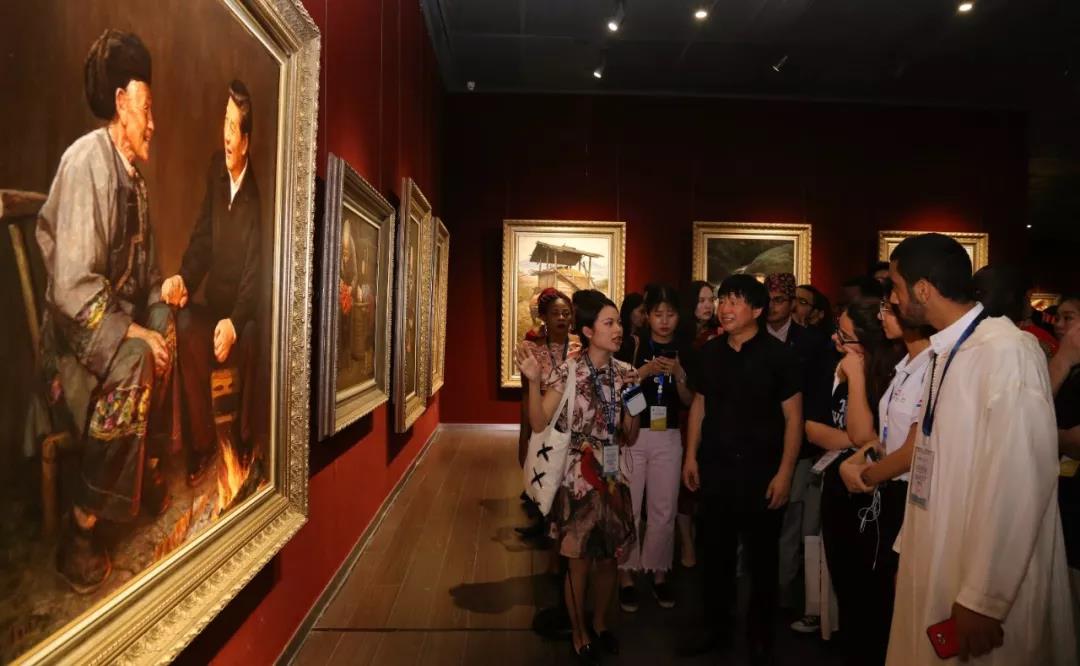 微信图片_20180524094704 2018长沙媒体艺术节暨“一带一路”青年创意与遗产论坛长沙开幕，50余国青年代表首站齐聚李自健美术馆，文明·友谊的纽带在这里展开