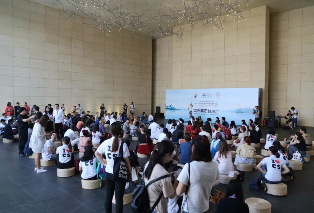 微信图片_20180524094704 2018长沙媒体艺术节暨“一带一路”青年创意与遗产论坛长沙开幕，50余国青年代表首站齐聚李自健美术馆，文明·友谊的纽带在这里展开