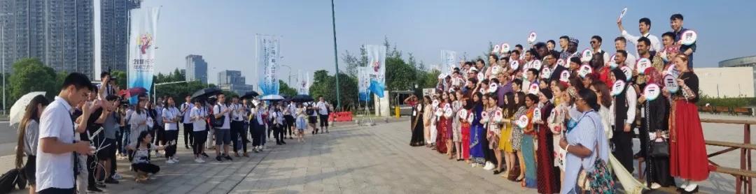微信图片_20180524094704 2018长沙媒体艺术节暨“一带一路”青年创意与遗产论坛长沙开幕，50余国青年代表首站齐聚李自健美术馆，文明·友谊的纽带在这里展开