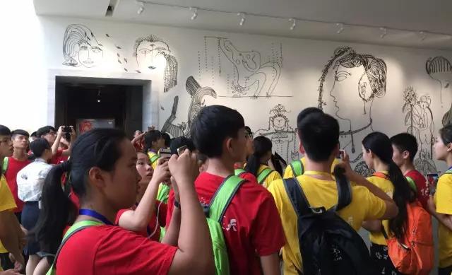 微信图片_20170715111408 近500人“全国青少年高校科学营”团队到访李自健美术馆 一次科学与艺术的激情碰撞